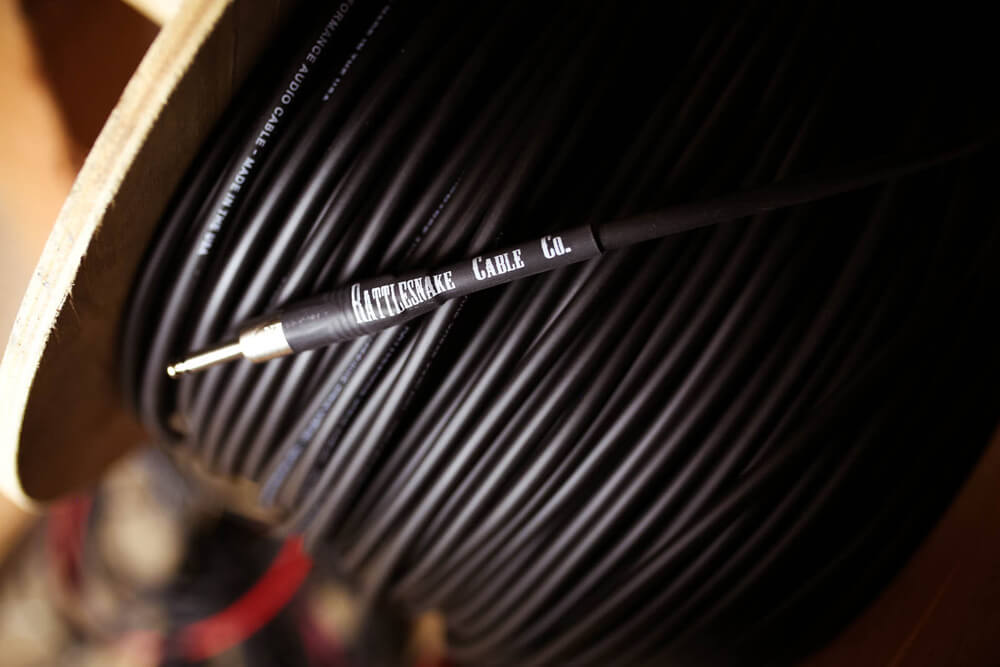 What is the perfect guitar cable length? Cable from spool