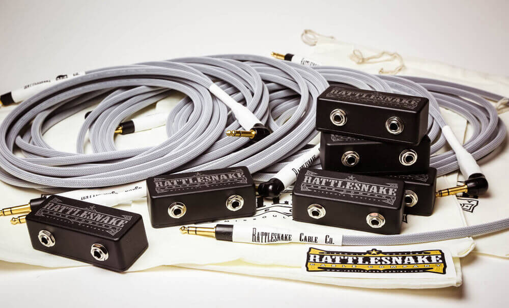 TRS to Dual Mono Splitter for Rickenbacker&reg; Rick-O-Sound functionality